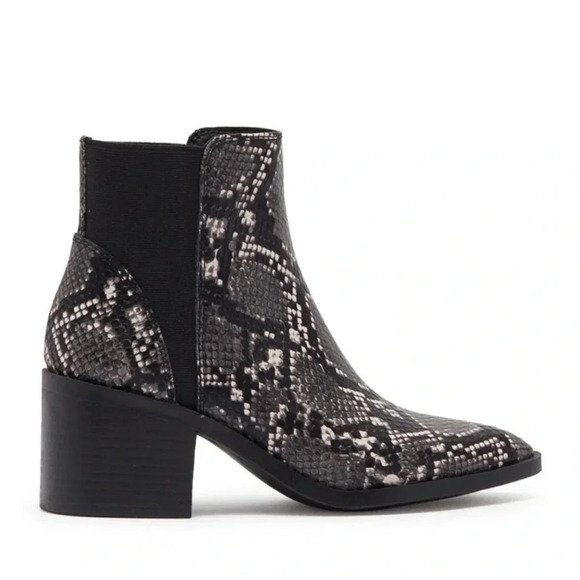 Steve Madden Shoes - NEW Steve Madden Arrive Grey Snake embossed print Bootie
ARVE011 western point